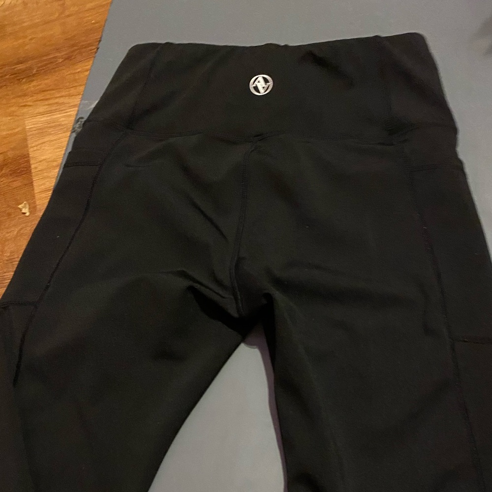 Adrienne Vittadini Double Pocket Mesh Calf Leggings